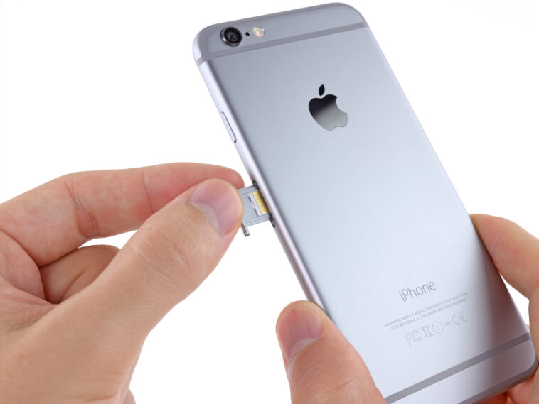 Can you save messages to SIM card Iphone?