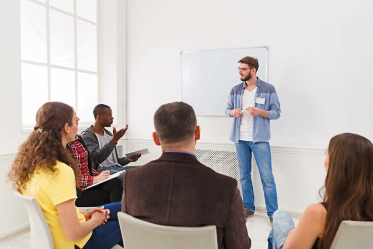 Comment faire quitter le foyer à un Sims ?