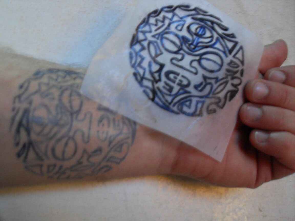 Comment faire un tatouage maison sans papier calque ?