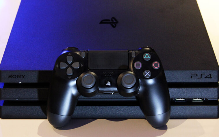 Comment jouer en ligne à deux sur PS4 ?