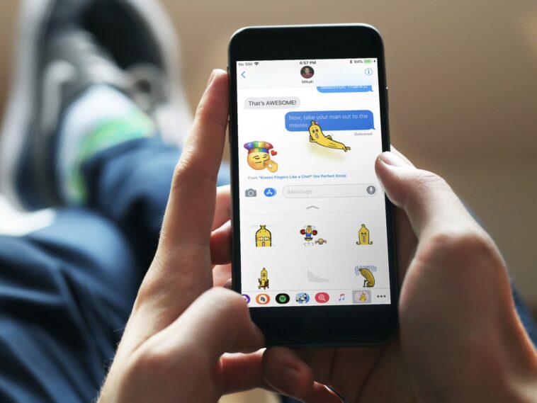 Comment mettre des stickers sur les messages ?