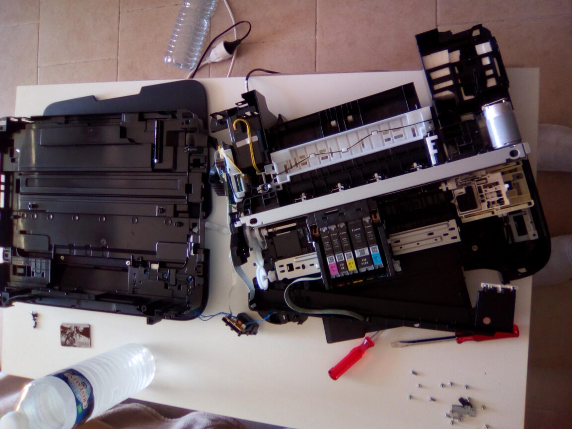 Comment ouvrir le capot d'une imprimante Canon Pixma ?