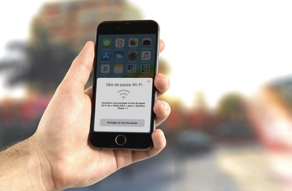 Comment partager le code WiFi iPhone ?