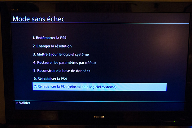 Comment réinitialiser une PS4 sans l'allumer ?