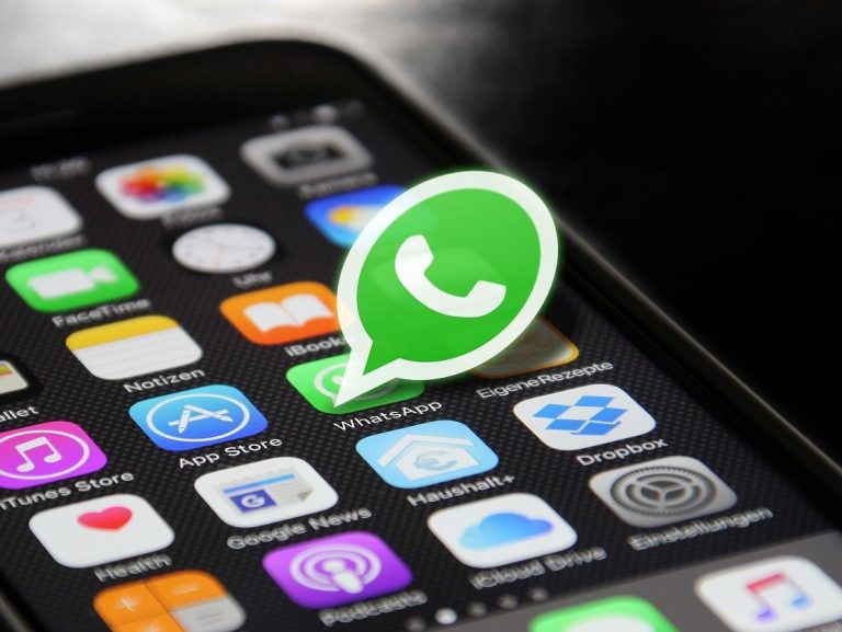 Comment savoir si deux personnes se parlent sur WhatsApp ?