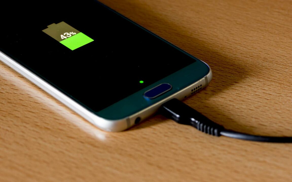 Est-il bon de charger son iPhone toute la nuit ?