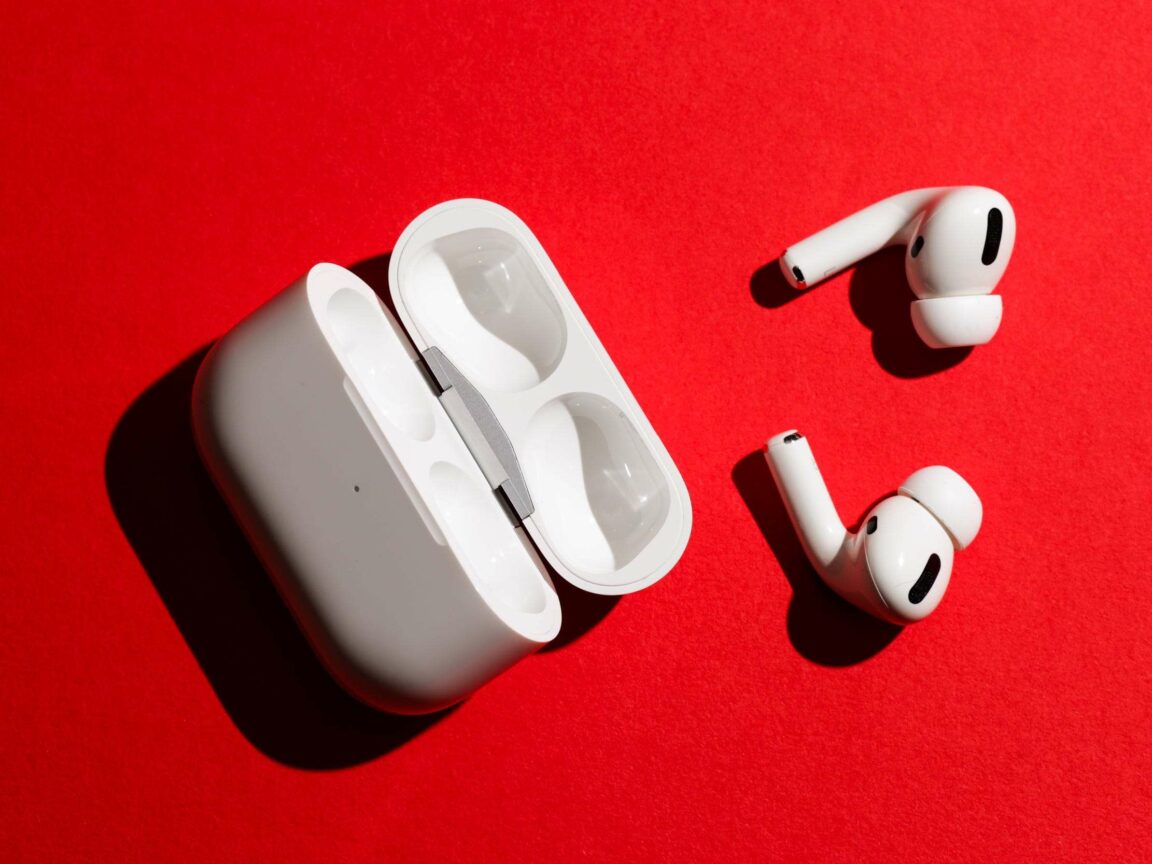 How long do the batteries in AirPods last?