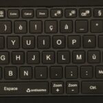 Où se trouve la touche HOME sur le clavier ?